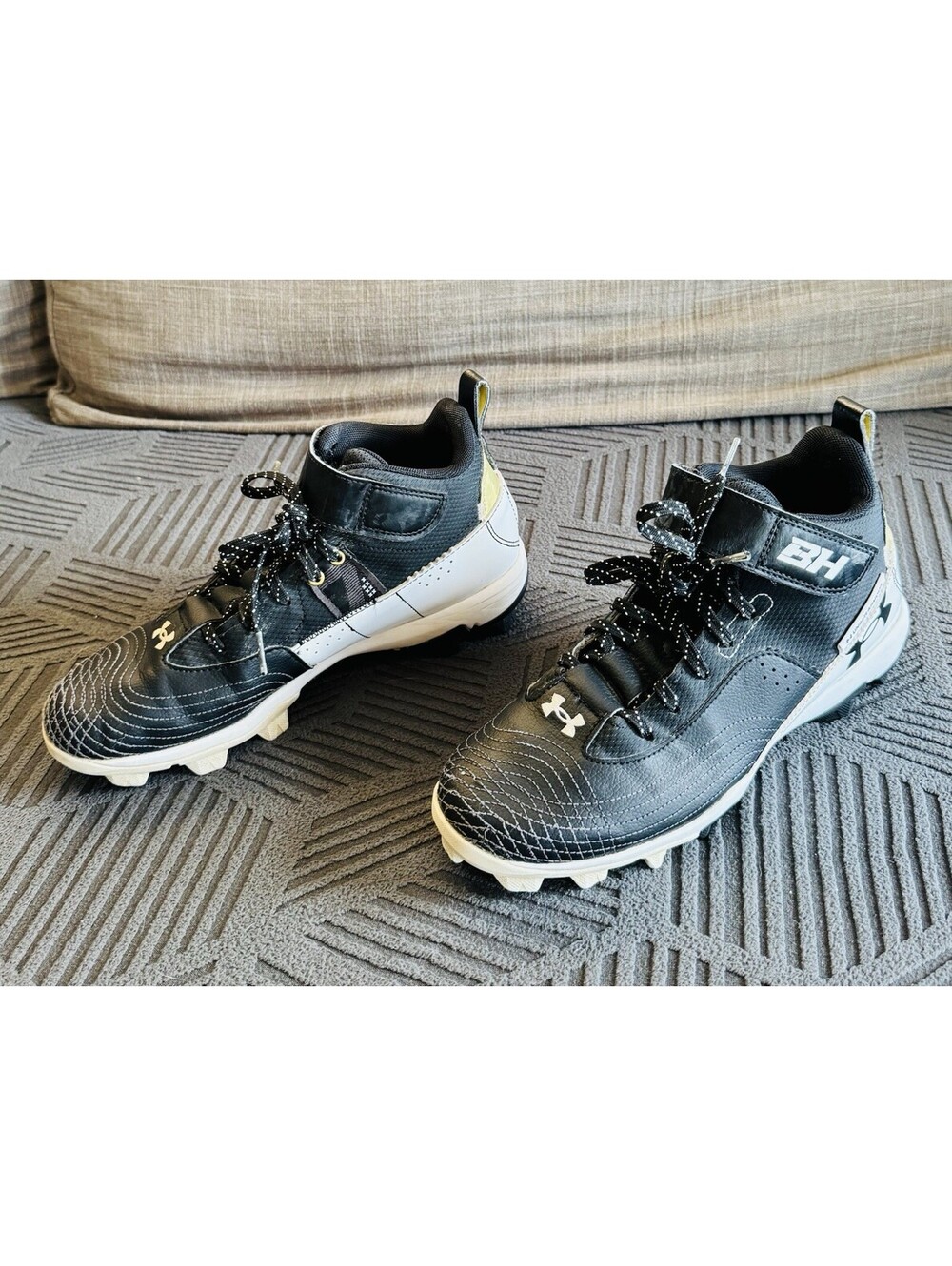 Under Armour-Bryce Harper Molded Cleats-Mids-Strap/Lace Up-Men’s 7-Gold/Black
